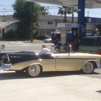 Photo taken at Chuck&amp;#39;s Gas &amp;amp; Market by Sean T. on 4/7/2012
