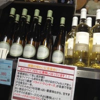 Photo taken at ヴィノスやまざき 中目黒店 by Ocean on 5/26/2012