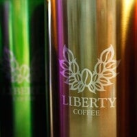 รูปภาพถ่ายที่ Liberty Coffee โดย Terence T. เมื่อ 4/8/2012