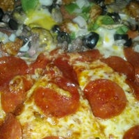 Photo taken at 5th Quarter Pizza by Dora P. on 5/14/2012