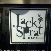 Foto tomada en Jack Sprat Cafe  por @ExploreRaleigh el 8/2/2012