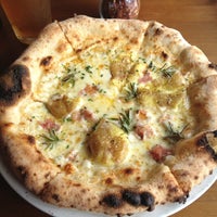 Снимок сделан в Il Dolce Pizzeria &amp;amp; Restaurant пользователем Kyle R. 2/26/2012