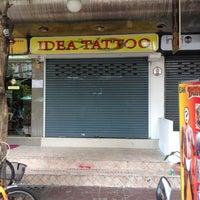 Photo taken at Eak Tattoo Khaosan Road by Pomza on 9/8/2012