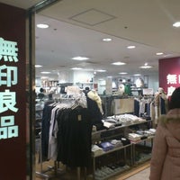 Photo taken at 無印良品 天神ソラリア店 by Brandon T. on 3/3/2012