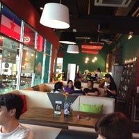Foto tomada en Lavinier Coffee &amp;amp; Bistro  por Lam K. el 7/21/2012