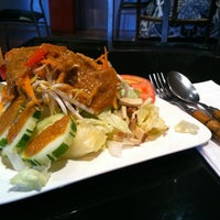 Photo taken at Mana-Thai Cuisine by Jenna C. on 8/11/2012