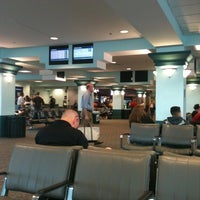 Foto tomada en Wilmington International Airport (ILM)  por Jessica O. el 5/7/2012