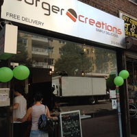 รูปภาพถ่ายที่ Burger Creations โดย Lee H. เมื่อ 8/9/2012