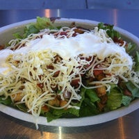 Photo taken at Chipotle Mexican Grill by Oliver S. on 9/13/2012