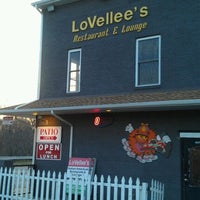 3/15/2012 tarihinde Brianziyaretçi tarafından Lovellee&amp;#39;s Grub Pub'de çekilen fotoğraf