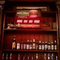 Das Foto wurde bei Maewyn&amp;#39;s Irish Pub &amp;amp; Restaurant von Megann A. am 3/17/2012 aufgenommen