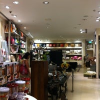 Photo taken at iwannagohome! by ,7TOMA™®🇸🇬 S. on 8/31/2012