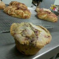 Снимок сделан в Sugar Momma&amp;#39;s Bakery &amp;amp; Cafe пользователем Haley M. 5/10/2012