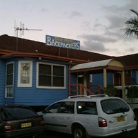Photo taken at Ozzie Pozzie Backpackers by Gregor W. on 4/4/2012
