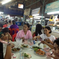 Photo taken at ศูนย์อาหาร บ้านกองเอียด by Jahjarh S. on 3/9/2012