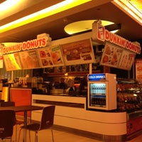 Photo taken at Dunkin&#39; Donuts by ひょん on 7/15/2012