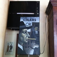 4/14/2012 tarihinde Erica S.ziyaretçi tarafından OK Cigars'de çekilen fotoğraf