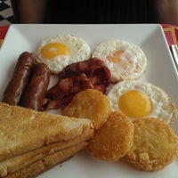 รูปภาพถ่ายที่ Rollin Diner โดย Giorgos M. เมื่อ 5/1/2012