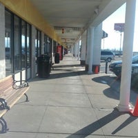 2/17/2012 tarihinde Patrick E.ziyaretçi tarafından West Branch Outlet Mall'de çekilen fotoğraf
