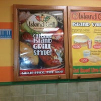 รูปภาพถ่ายที่ Island Grill, Lanterns Mall โดย Rickster H. เมื่อ 2/19/2012