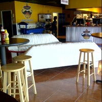 Das Foto wurde bei Jonny Chonga&amp;#39;s Burger &amp;amp; Burrito Co. von Terrell B. am 5/7/2012 aufgenommen