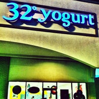 Foto tirada no(a) 32° Yogurt Bar por Andy P. em 7/4/2012