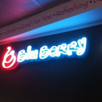Photo taken at Blu Berry Frozen Yogurt by Debbie S. on 8/28/2012