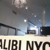 Das Foto wurde bei Alibi NYC Salon von Melissa am 8/27/2012 aufgenommen