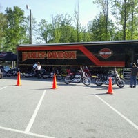 รูปภาพถ่ายที่ Smokin&amp;#39; Harley-Davidson โดย David K. เมื่อ 4/14/2012