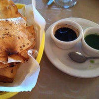 Das Foto wurde bei Chola Indian Restaurant von Chuck H. am 8/13/2012 aufgenommen