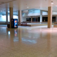 Foto tomada en Century III Mall  por Bill G. el 4/14/2012