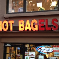 Foto tirada no(a) Montague Street Bagels por Todd S. em 9/6/2012