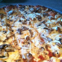 Foto diambil di Ricardo&amp;#39;s Pizza oleh Duane D. pada 5/14/2012