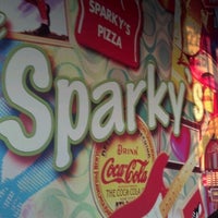 รูปภาพถ่ายที่ Sparky&amp;#39;s Pizzeria &amp;amp; Grill โดย Arthur W. เมื่อ 6/9/2012