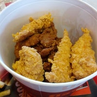 รูปภาพถ่ายที่ KFC โดย Livi T. เมื่อ 7/20/2012