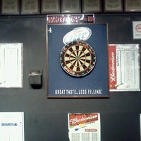 รูปภาพถ่ายที่ Sharkys Place Sports Bar and Billiards โดย Leslee P. เมื่อ 9/3/2012