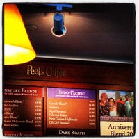 Foto tomada en Peet&amp;#39;s Coffee &amp;amp; Tea  por Cathy K. el 4/28/2012