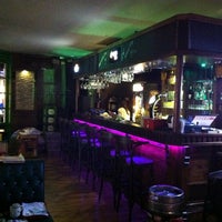 รูปภาพถ่ายที่ Köşem Pub &amp;amp; Cafe โดย Mahmut Ö. เมื่อ 8/17/2012