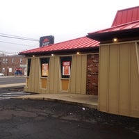 Photo taken at Pizza Hut by Jessica L. on 3/1/2012