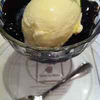 Photo taken at Café LA MILLE 横浜ジョイナス4F店 by Naoko N. on 5/20/2012
