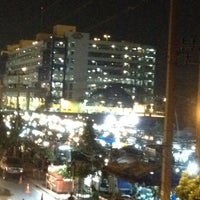Photo taken at ตลาดนัดกลางคืน@รัชดาไนท์ by Bao L. on 4/28/2012