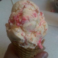 Photo taken at Edy&amp;#39;s Ice Cream by Carreto on 4/16/2012