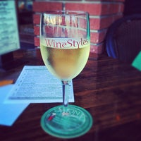 Das Foto wurde bei Wine A Bit Coronado von Zoe C. am 6/17/2012 aufgenommen