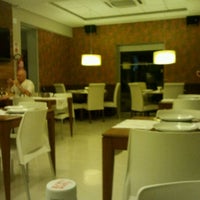 Foto tirada no(a) Restaurante Cumbuca por Edar J. em 3/8/2012