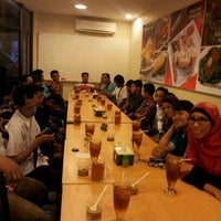 Photo taken at Ayam Tulang Lunak Hayam Wuruk by Neni K. on 8/15/2012
