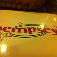 Foto tirada no(a) Dempsey&amp;#39;s Po-Boys por Greg Z. em 2/28/2012