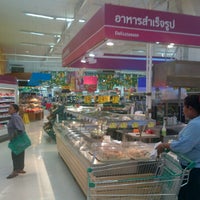 Photo taken at 7-Eleven by อั๊ตจัง ค. on 3/8/2012