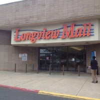 รูปภาพถ่ายที่ Longview Mall โดย Chad R. เมื่อ 8/21/2012