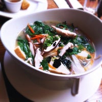 รูปภาพถ่ายที่ Wild Ginger Pan-Asian Vegan Cafe โดย Kate T. เมื่อ 9/1/2012