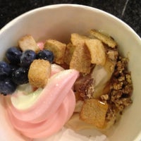 รูปภาพถ่ายที่ Sugarkissed Delectable Desserts โดย Dave L. เมื่อ 7/15/2012